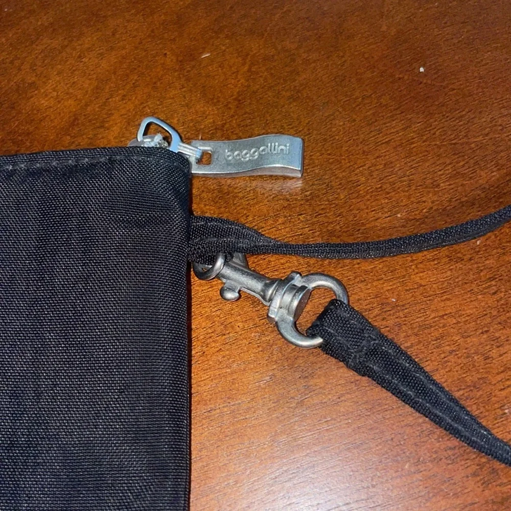 Baggallini RFID Black Around Town Go Bag Wristlet